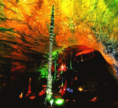 長沙出發(fā)到溶洞奇觀黃龍洞、天門山、玻璃棧道、鳳凰古城九景往返三日游