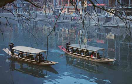張家界森林公園、袁家界、天子山、大峽谷、玻璃橋、天門(mén)山、玻璃棧道、鳳凰古城三晚四日游