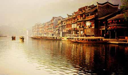 張家界國家森林公園、袁家界、天子山、大峽谷、玻璃橋、鳳凰古城兩晚三日游